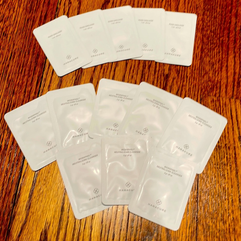 Hanacure sample packets. (8) Microphol Neutralizing Cleanser & (5) Nano Emulsion